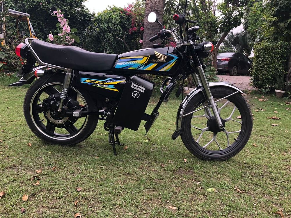 Honda CG125 EV front quarter